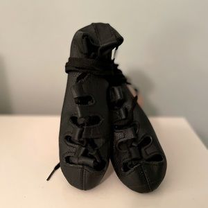 Antonio Pacelli looped Irish dance ghillies